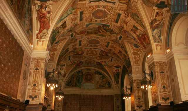 Sfarzosi saloni, eleganti aule e un tripudio di affreschi: è il "nascosto" Ateneo di Bari